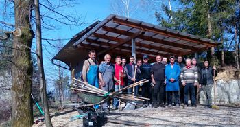 Člani Čebelarskega društva Vojnik na čistilni akciji 2019