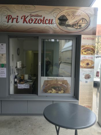 Gostilna Pri kozolcu samo za zaključene skupine