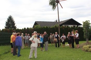 Fotoutrinki: Vinogradniki in vinarji so v Vojniku postavili klopotec