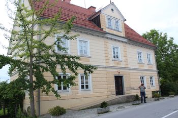 Odprtje spominskega obeležja dr. Karla Friderika Henna in škarjerezov Galerije na prostem