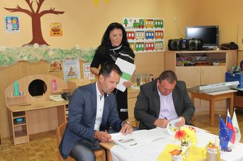 Fotogalerija: Podpis pogodb z izvajalcema gradnje vrtca na Frankolovem