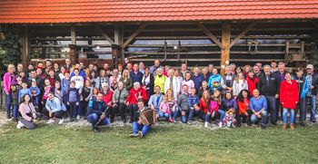 Rod, povezan z zemljo! Več kot 400 let stara rodbina Delčnjak na njenem velikem srečanju