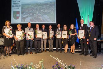 Vi ste biseri našega kraja Vi ste biseri našega kraja