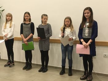 Literarni večer, namenjen slovenskim pesnicam, materam, ženam in dekletom Literarni večer, namenjen slovenskim pesnicam, materam, ženam in dekletom