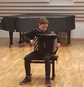 Mohor Jevšenak – kromatična harmonika