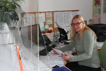 SPREJEM IN POMOČ STRANKAM - NASMEH IN LEPA BESEDA NIČ NE STANETA