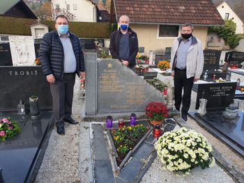 Fotogalerija: Poklonili so se spominu na umrle