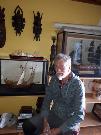 Skrivnosten in zadržan, z zanimivo življenjsko zgodbo