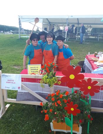 Kuhali smo pohorski lonec na Rogli