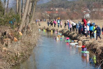 Foto utrinki: "Gregorčki" iz Nove Cerkve prinašajo pomlad Foto utrinki: "Gregorčki" iz Nove Cerkve prinašajo pomlad