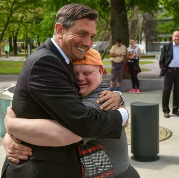 »Vsak človek je zase svet, čuden, svetal in lep kot zvezda na nebu.« 