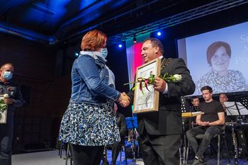 Most mladih je praznoval 10 let