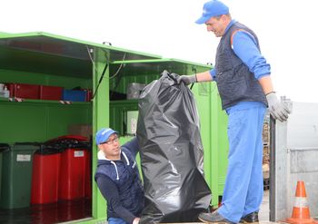 Jesen je čas za terensko zbiranje nevarnih odpadkov 