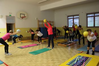 Foto utrinki: Telovadba in joga v Evropskem tednu športa v Socki