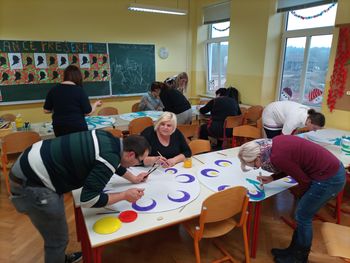Foto utrinki: Delavnice izdelovanja pustnih kostumov na POŠ Nova Cerkev