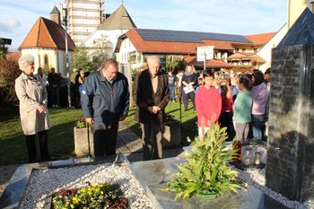 Foto utrinki: Komemoracija ob spomeniku NOB v Novi Cerkvi