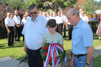 Foto utrinki: Spominska slovesnost ob spomenike padlim borcem v Novi Cerkvi