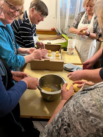 V Dobri volji smo pekli krofe