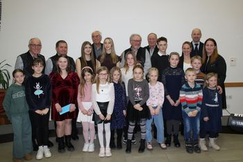 ''Vesela domovina, pozdravljena iz veselega srca!''