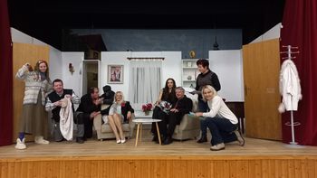 Povabilo: Komedija ˝Niti tat ne more pošteno krasti˝ 