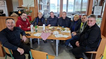 Obisk Čebelarskega društva Vojnik v Don Boskovem centru Celje Obisk Čebelarskega društva Vojnik v Don Boskovem centru Celje