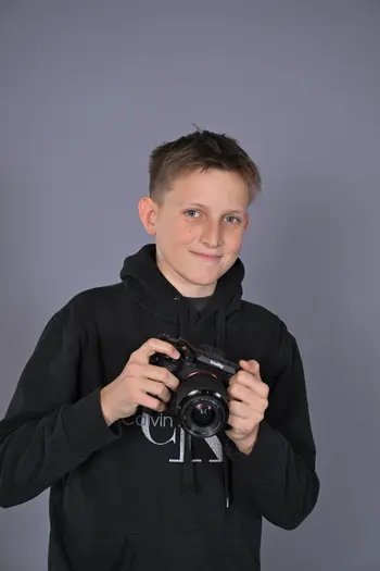 Mladi ustvarjalec, ki svoje zgodbe piše skozi objektiv Mladi ustvarjalec, ki svoje zgodbe piše skozi objektiv