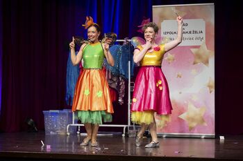 Premiera otroškega muzikala "Dobri vili na misiji: Popravimo šolo"