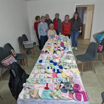 21 let prepletanja niti, prijateljstva in srčnosti: Zgodba o Milinih copatkih