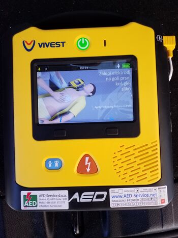 Nova AED naprava v občini Vojnik: Skupaj za večjo varnost občanov