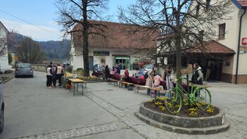 Foto utrinki: Druženje na vasi ob materinskem dnevu Foto utrinki: Druženje na vasi ob materinskem dnevu