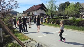Foto utrinki: Velikonočni ponedeljek v Ulici cvetja in ljubezni v Novi Cerkvi Foto utrinki: Velikonočni ponedeljek v Ulici cvetja in ljubezni v Novi Cerkvi
