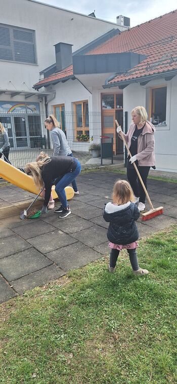 Foto utrinki: Čistilna akcija v Vrtcu Mavrica Vojnik