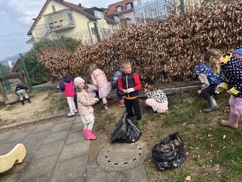 Foto utrinki: Čistilna akcija v Vrtcu Mavrica Vojnik