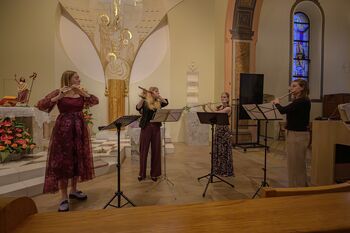 Vojniška flavtistka Pina Berk s kvartetom flavt Chats koncertira po Sloveniji 