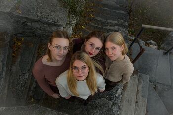 Vojniška flavtistka Pina Berk s kvartetom flavt Chats koncertira po Sloveniji 