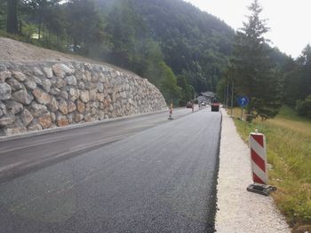 V Podljubelju asfaltirano križišče z državno cesto