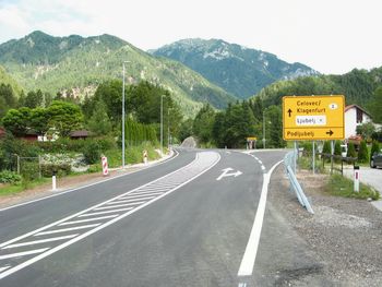 PRENOVLJENO KRIŽIŠČE ZA VARNEJŠI VSAKDAN V PODLJUBELJU