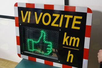    S PRIKAZOVALNIKI HITROSTI DO VEČJE VARNOSTI TUDI V OBČINI TRŽIČ