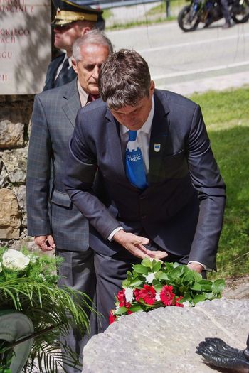 Slovesnost, ki je postala del kraja, ki spominja in opominja na sporočilo preživelih: Nikoli več.