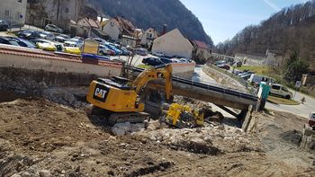 Na Občini Tržič se dogaja: Občinski svetniki soglasno potrdili zaključni račun proračuna za leto 2018, za Mošenikom se nadaljujejo dela za večjo poplavno varnost, v programu 10. festivala Odprte hiše Slovenije tudi Glamping Gozdna pravljica