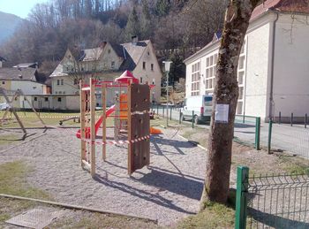 Zaprtje otroških igrišč