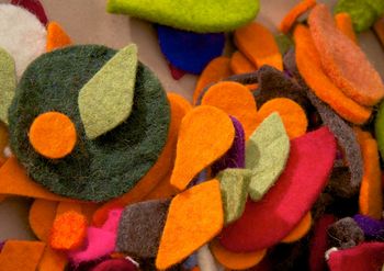 Filcanje (izdelava ogrlice, copatov, torbice)