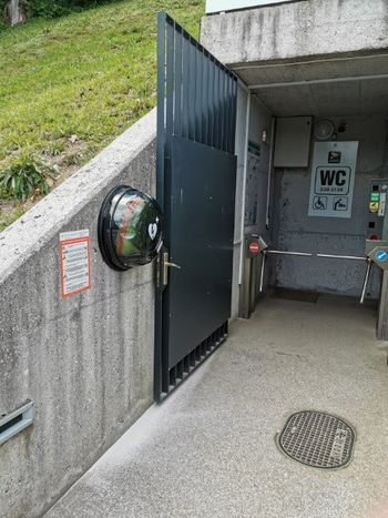 Zavarovalnica Triglav Bledu donirala defibrilator