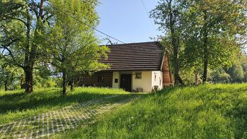 Velike hiše, prazni prostori – priložnost za nove stanovanjske rešitve na podeželju