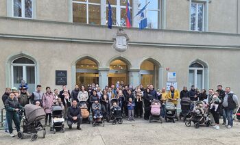 Podaritev sadnih sadik novorojencem