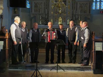 Koncert umetnih in ljudskih pesmi