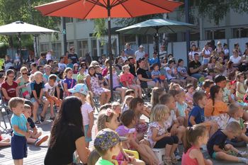 Otroško rajanje s poslikavami in milnimi mehurčki