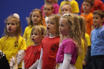 Zapelo je blizu 200 najmlajših pevk in pevcev Zapelo je blizu 200 najmlajših pevk in pevcev