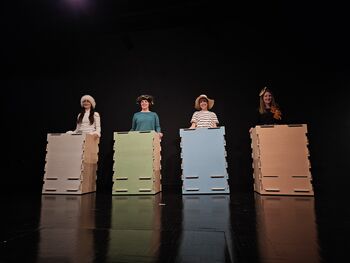 Lutkovna predstava »Vesoljček in štirje letni časi« navdušila Šentrupert