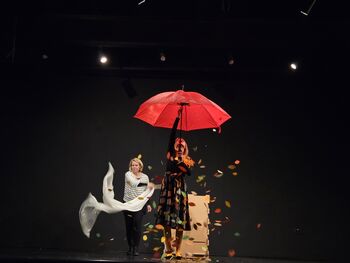 Lutkovna predstava »Vesoljček in štirje letni časi« navdušila Šentrupert